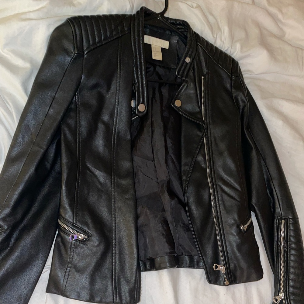 Chic Leather Jacket - image 2